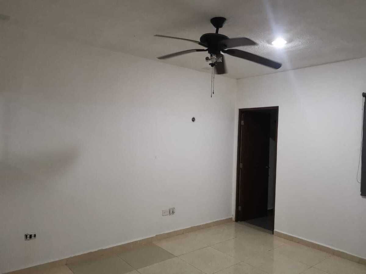Habitación principal con ventilador y A/C, foto 9 de 19