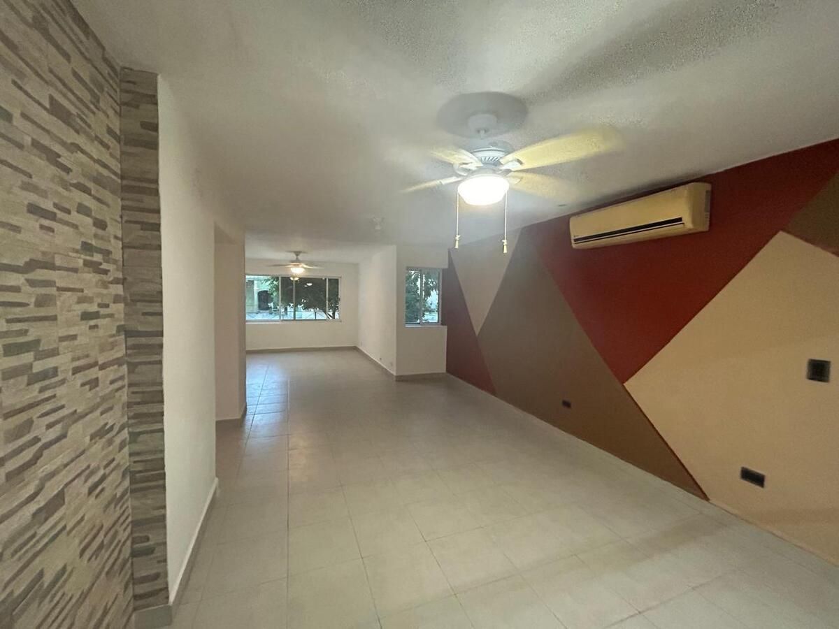 4 of 24: Sala - Comedor