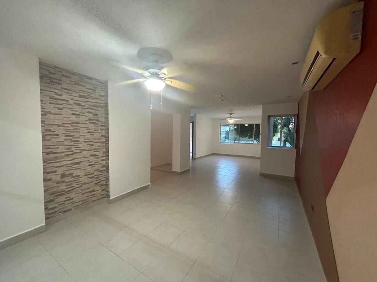 5 of 24: Sala comedor