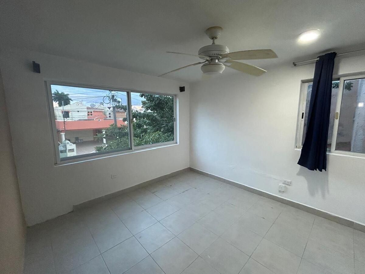 16 of 24: segunda habitación con closet y ventilador