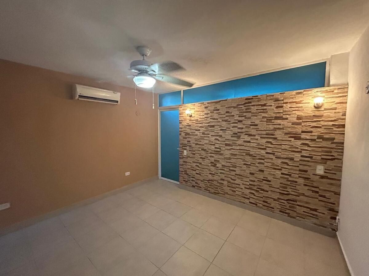 17 of 24: Habitación principal con baño propio