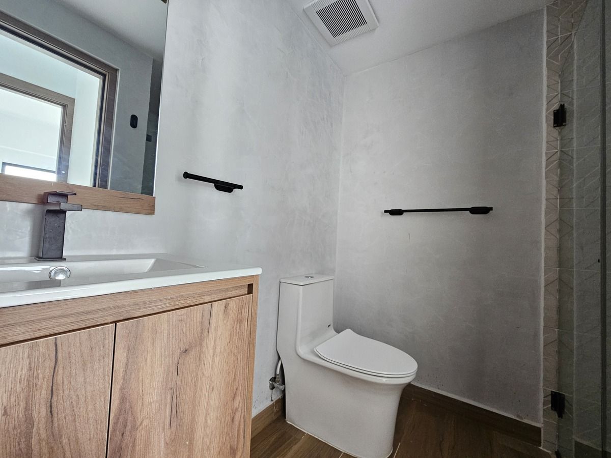 7 de 29: Baño completo (con ducha) para visitas