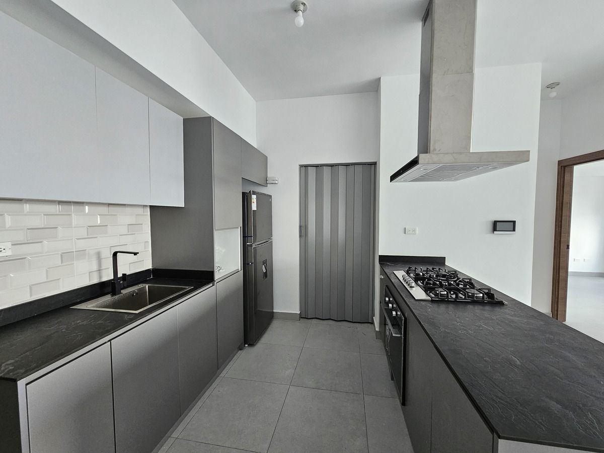 15 de 29: Cocina y puerta al lavadero