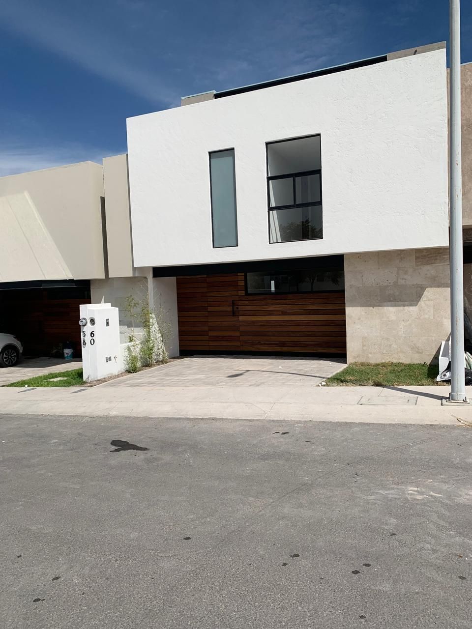 🏡 Casa para Alugar com Terraço em Zákia – Em frente ao Walmart Express, foto 1 de 49