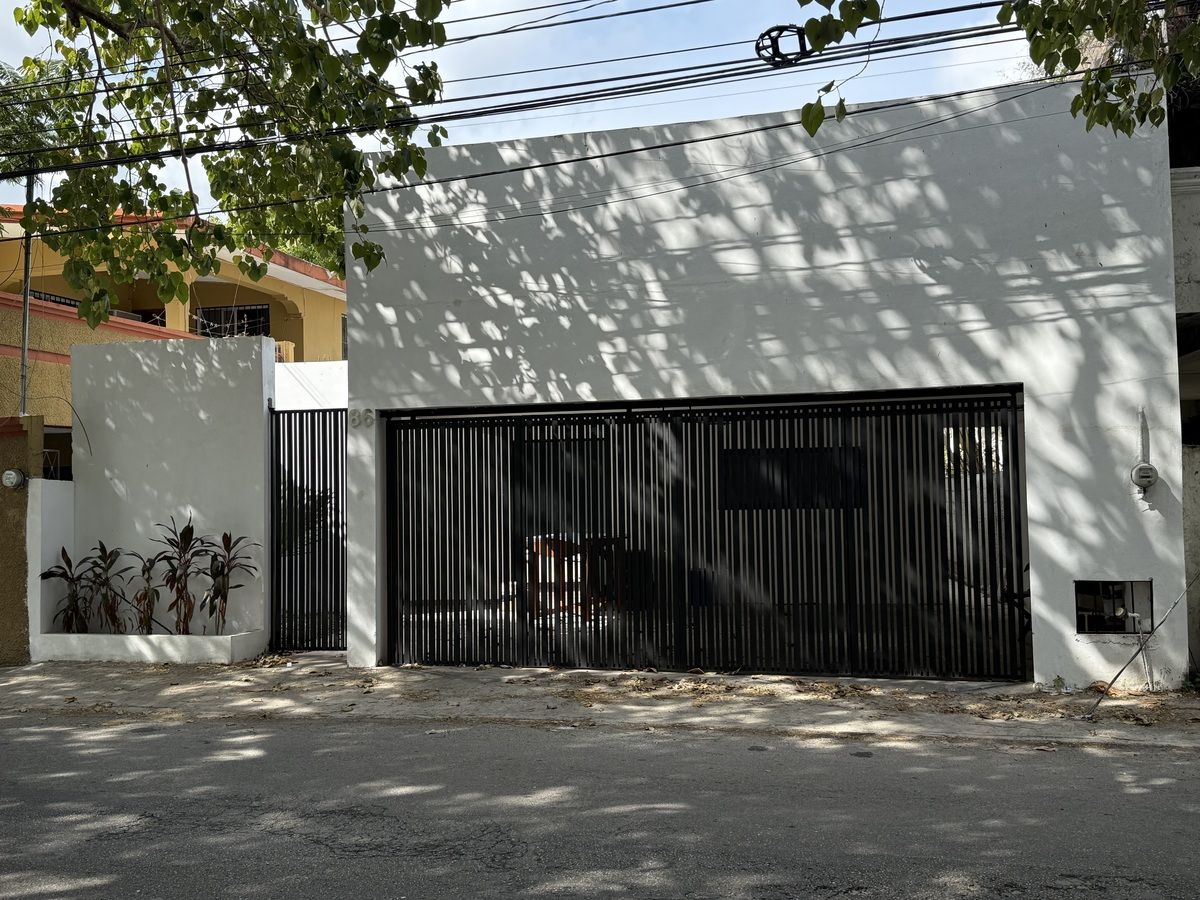 Casa en venta e sobre avenida en zona norte