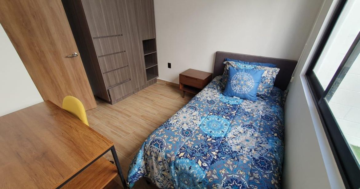 4 de 4: Recámara con escritorio