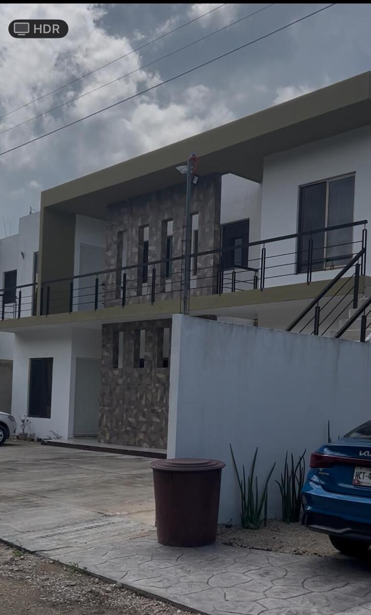 2 de 9: Edificio en Temozón