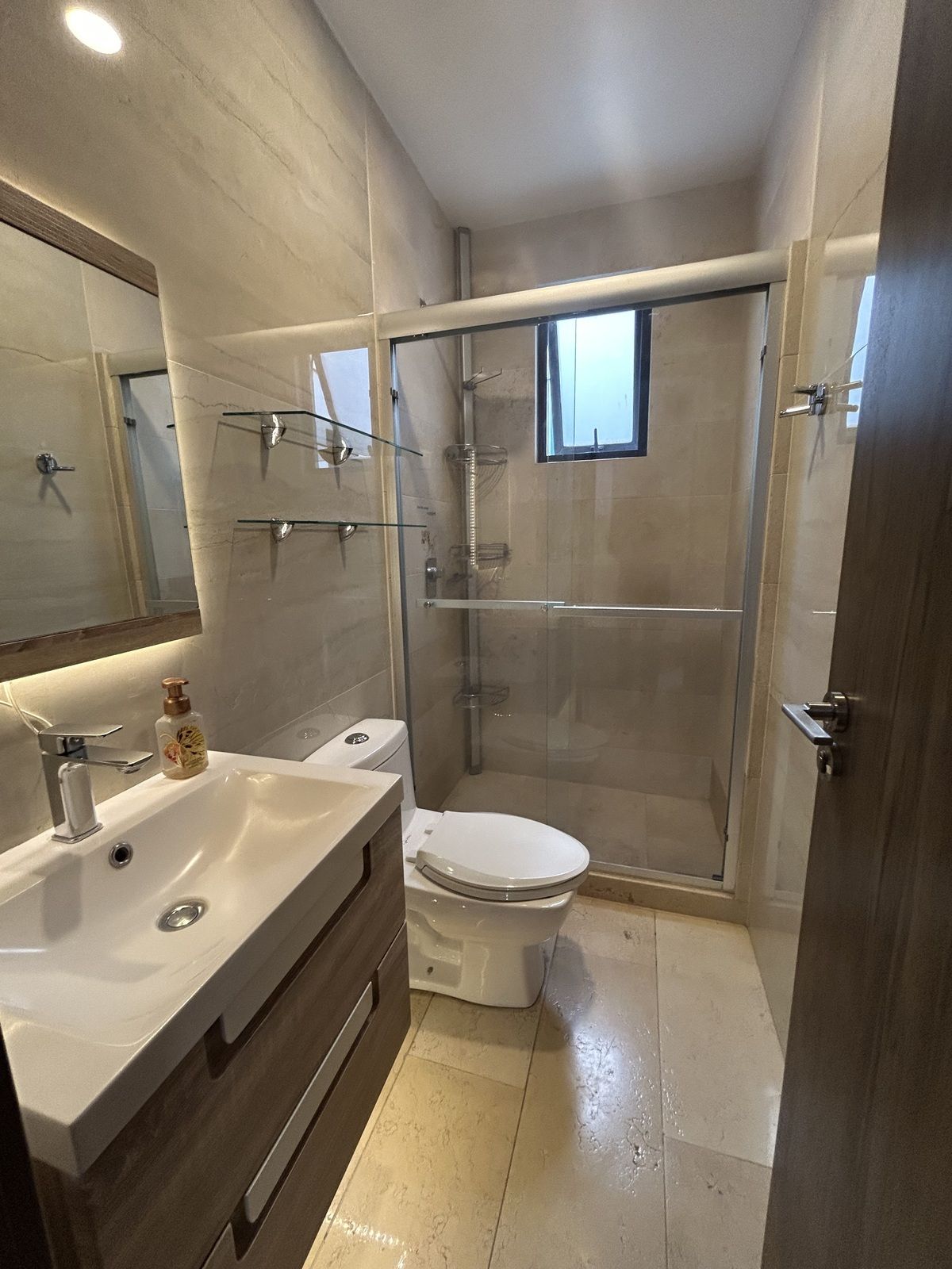 14 de 32: Baño completo recámara principal