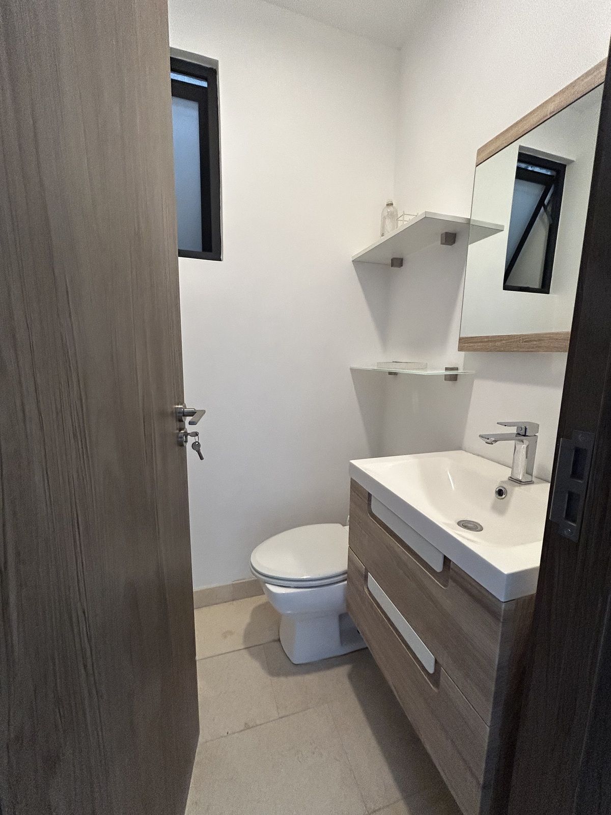 24 de 32: Medio baño