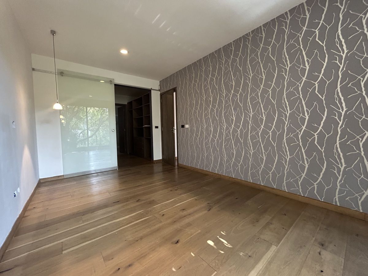 12 de 32: Recámara principal con balcon