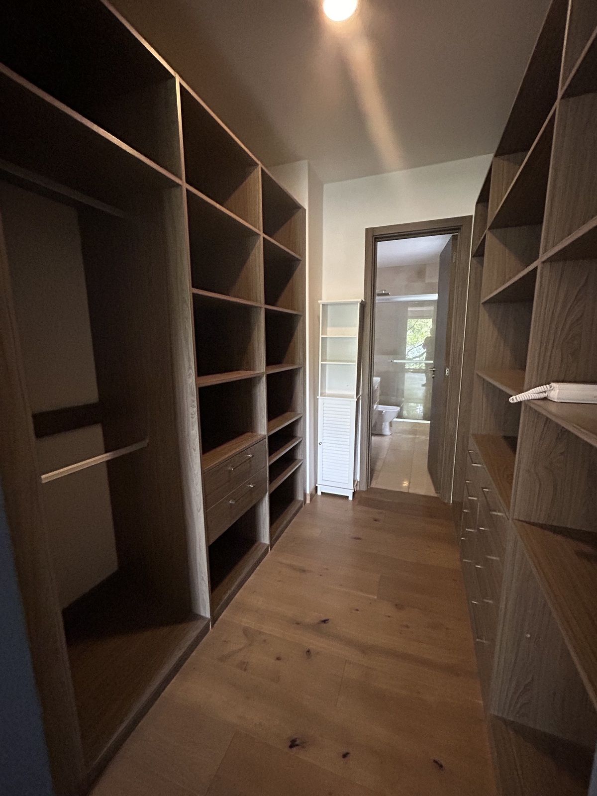 15 de 32: Vestidor recámara principal