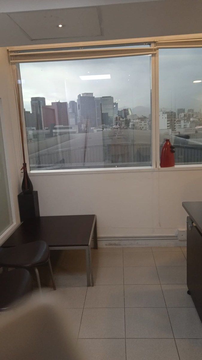 Oficina privada de 10m2 en WTC con servicios y 2 escritorios, foto 1 de 4