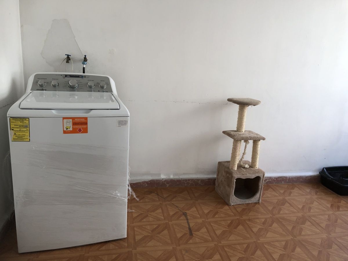 14 of 18: Cuarto de servicio