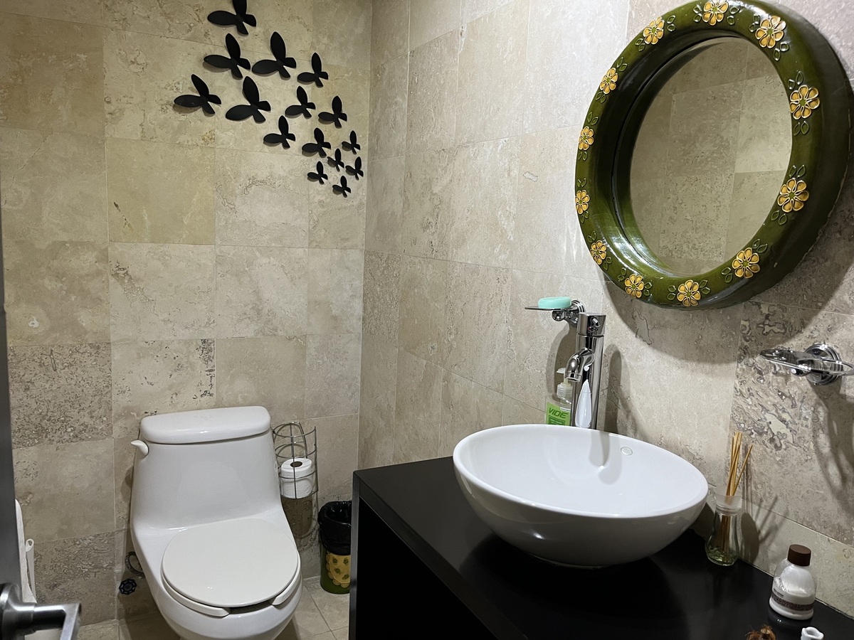 17 de 36: MEDIO BAÑO