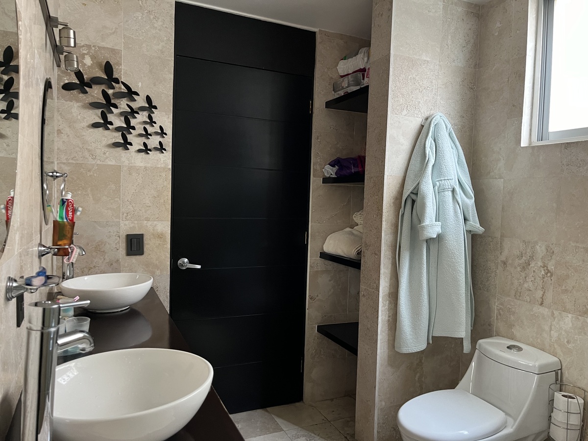 27 de 36: BAÑO COMPLETO EN REC PRINCIPAL