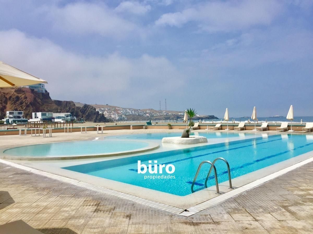 4 de 12: Piscina condominio