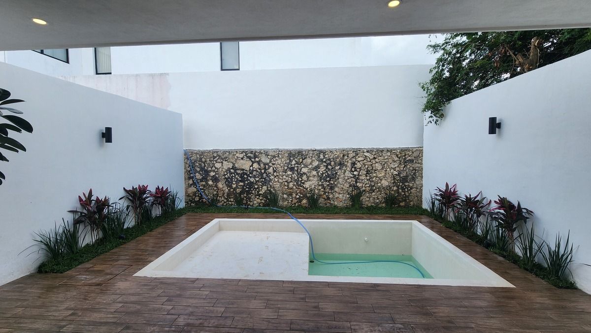 3 de 33: Casa en Venta Merida