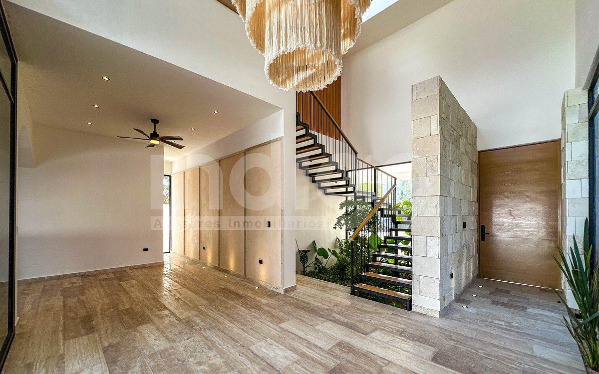 6 de 50: Sala con Techos a Doble Altura