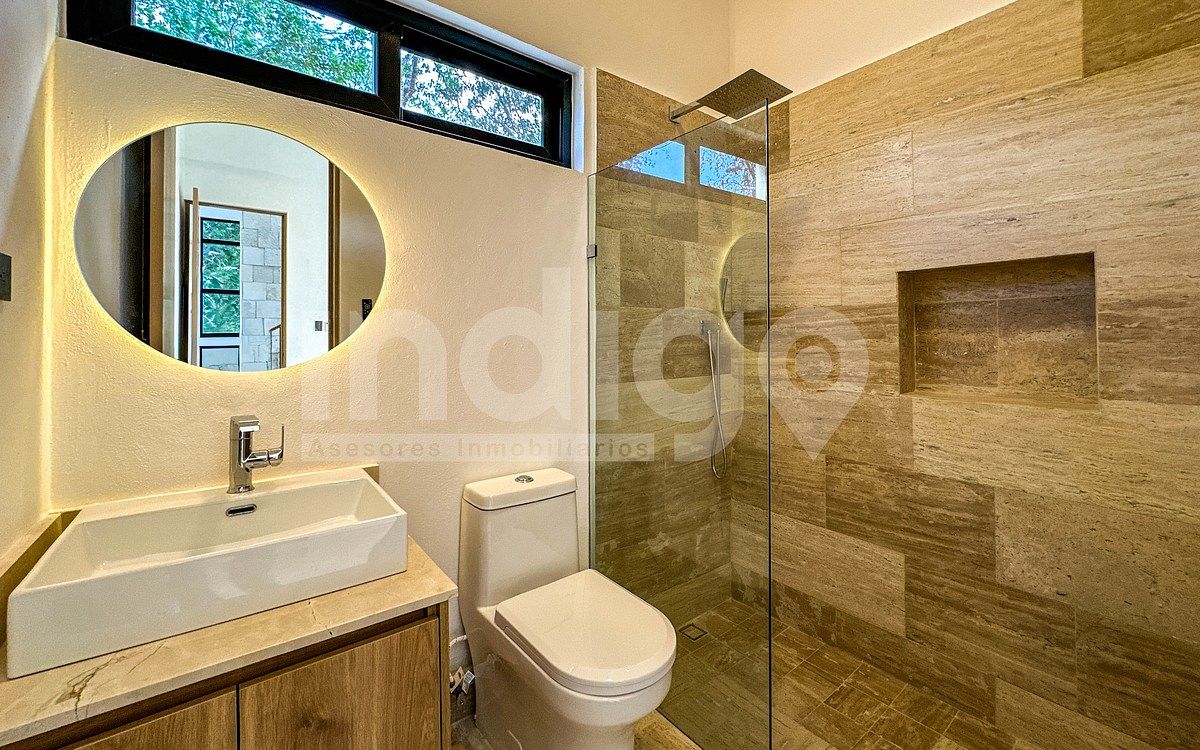 17 de 50: Baño Recámara Secundaria en Planta Baja