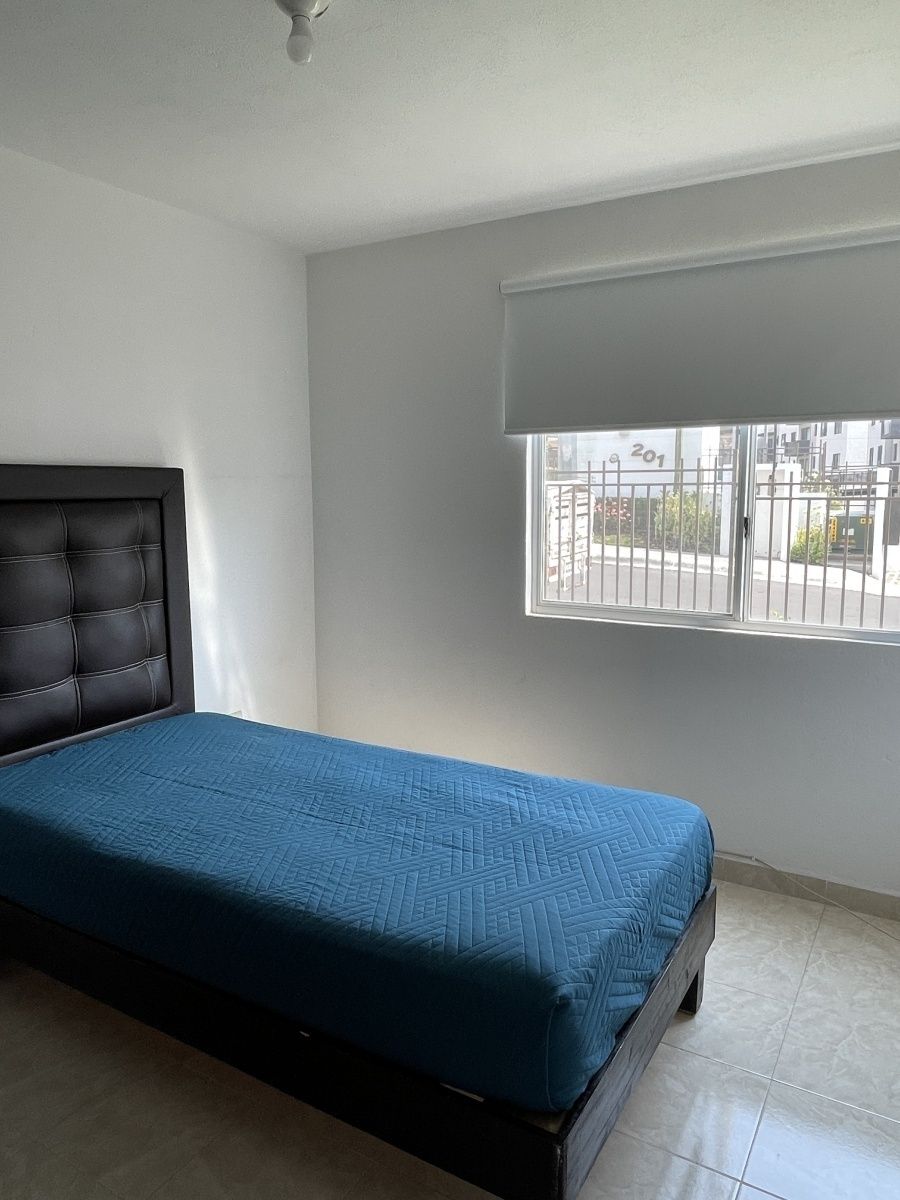 17 de 25: Habitacion secundaria 1 con mosquiteros y persianas