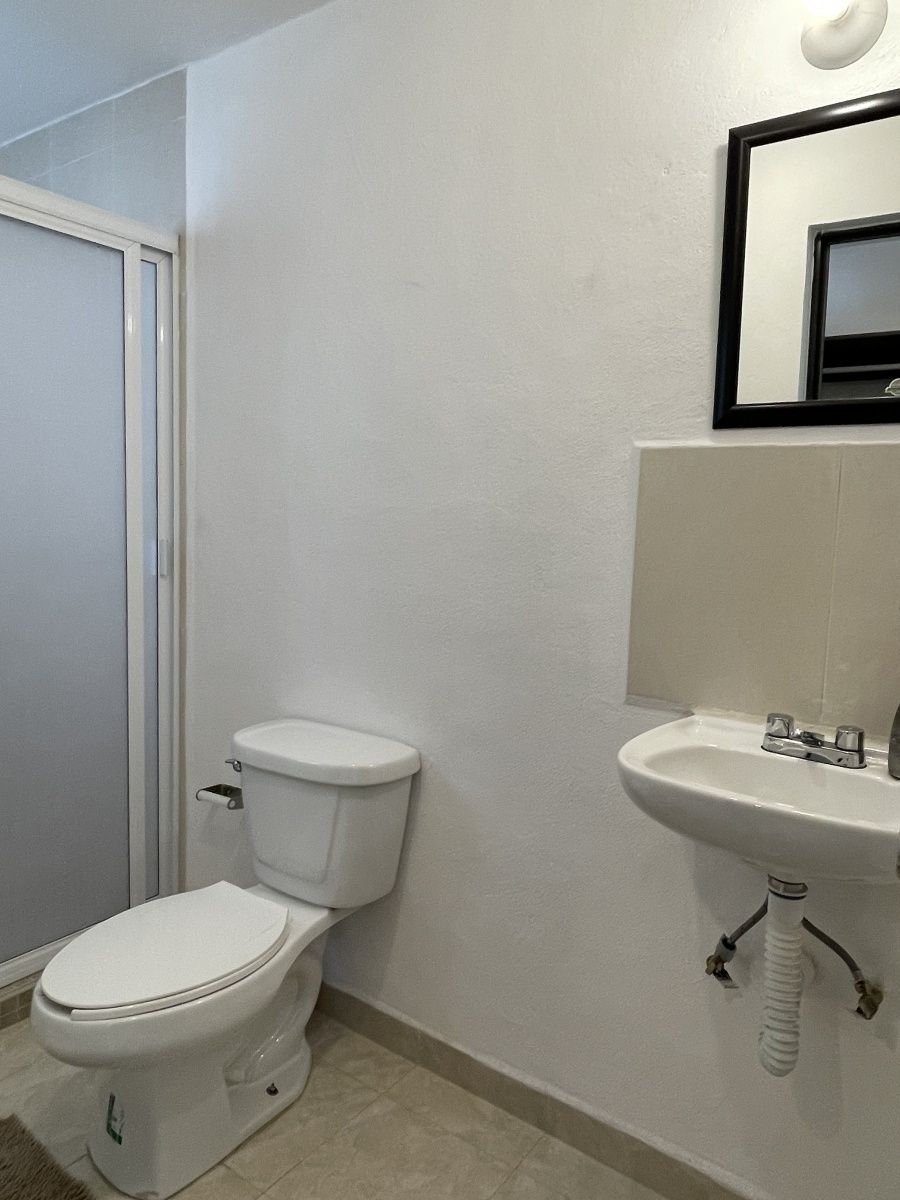 16 de 25: Baño completo habitación principal