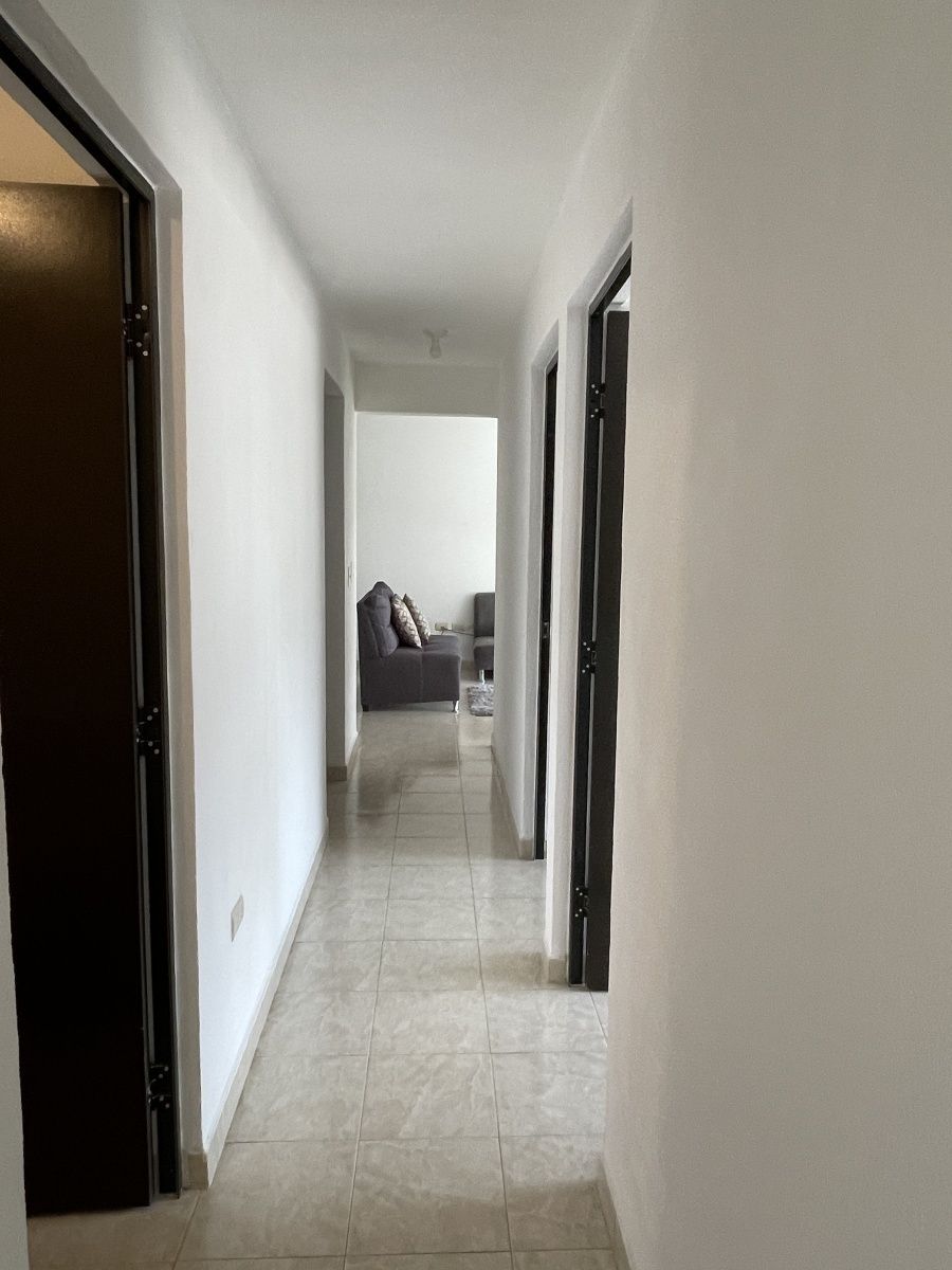 9 de 25: Pasillo a las habitaciones