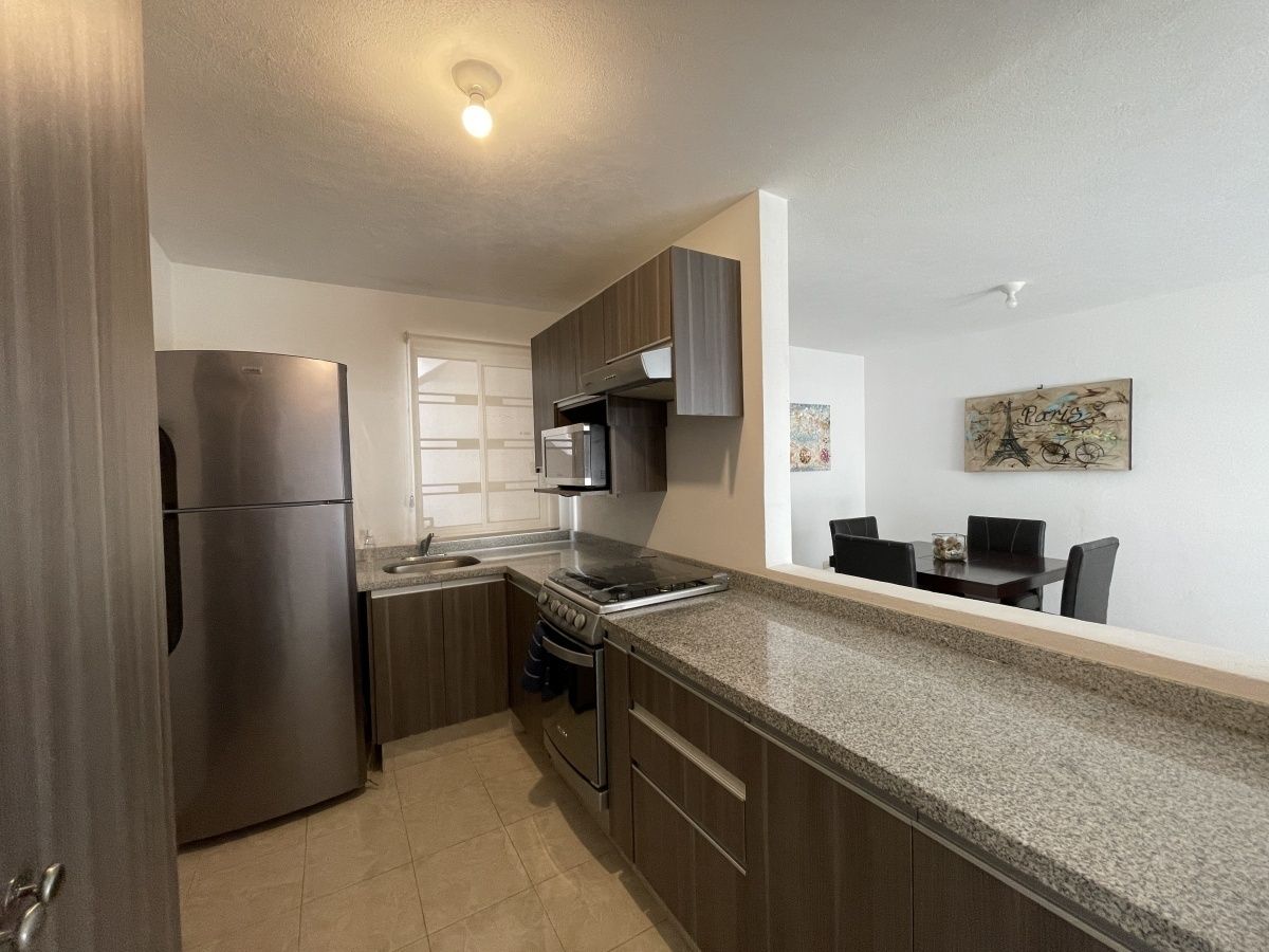 1 de 25: Cocina equipada con barra