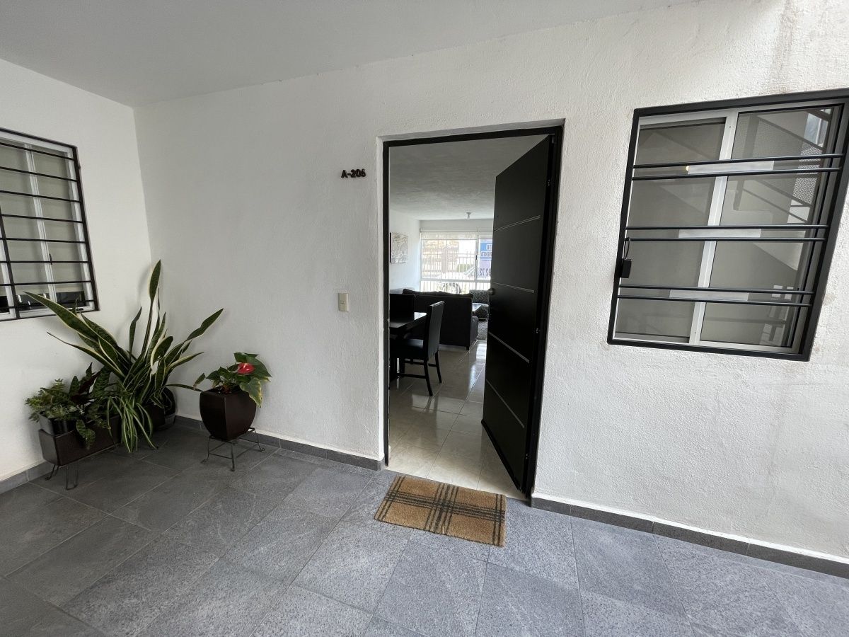 5 de 25: Ventanas con herrería y persianas