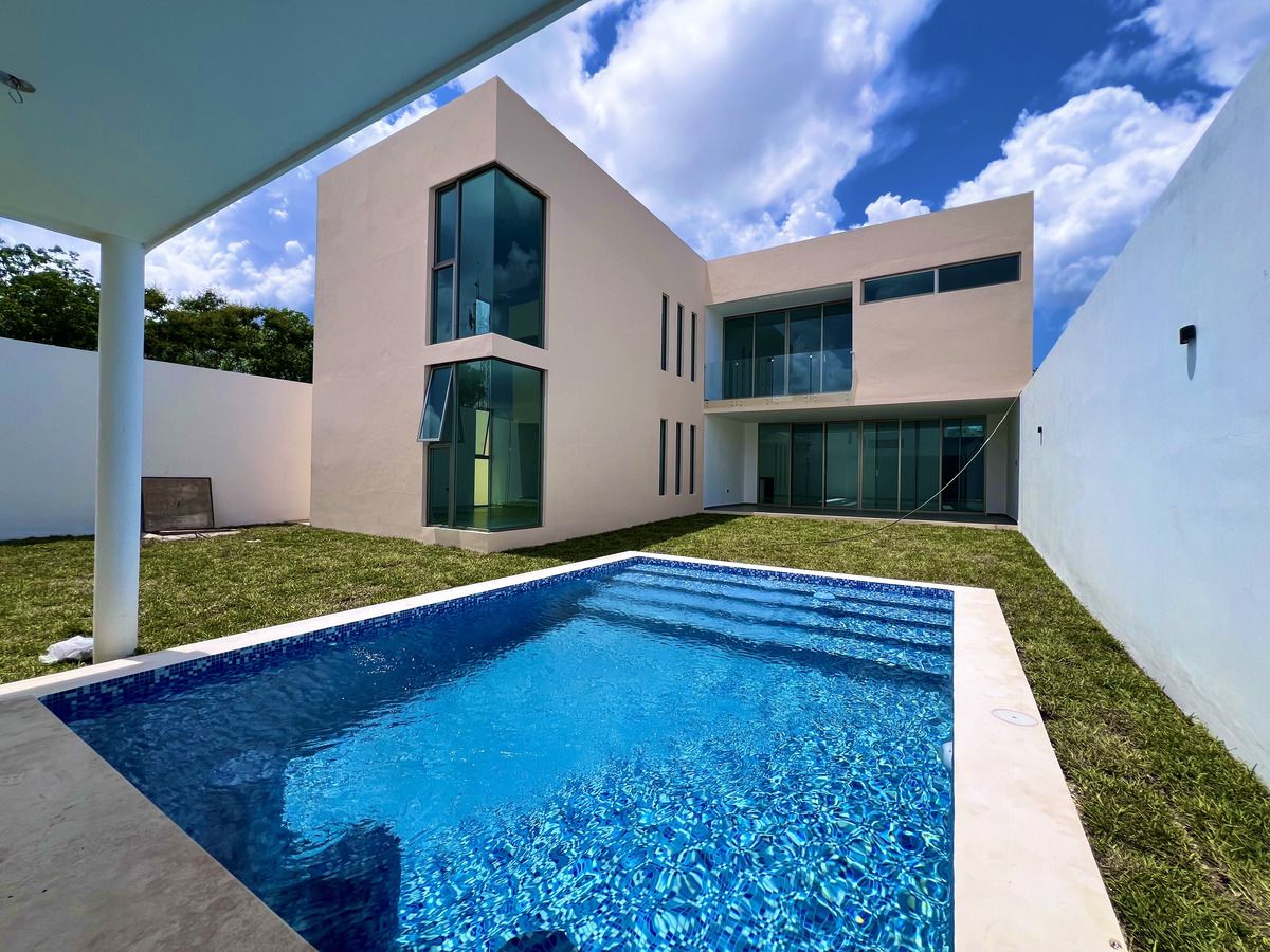 1 of 18: PISCINA