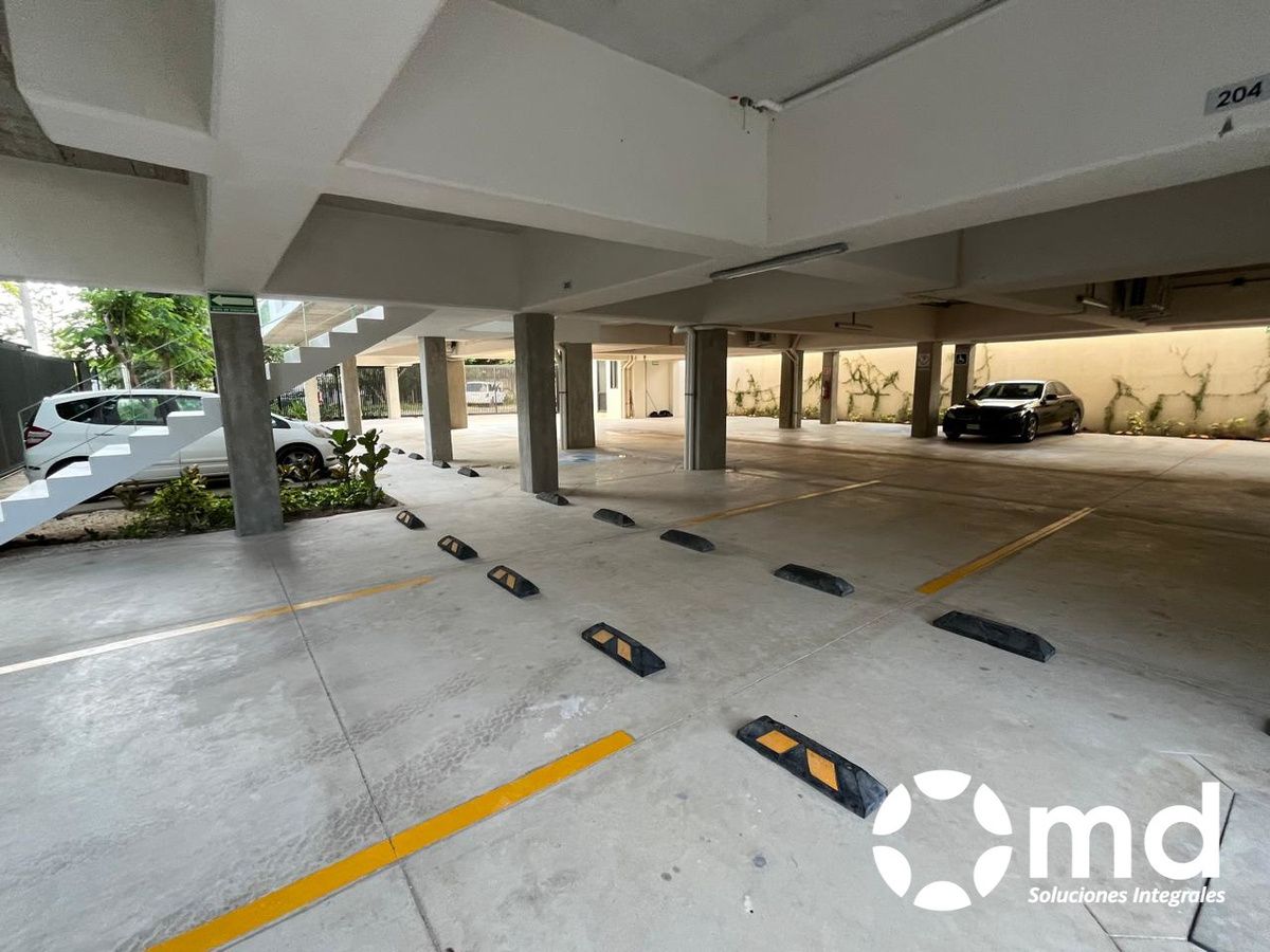 Estacionamiento techado, foto 17 de 26
