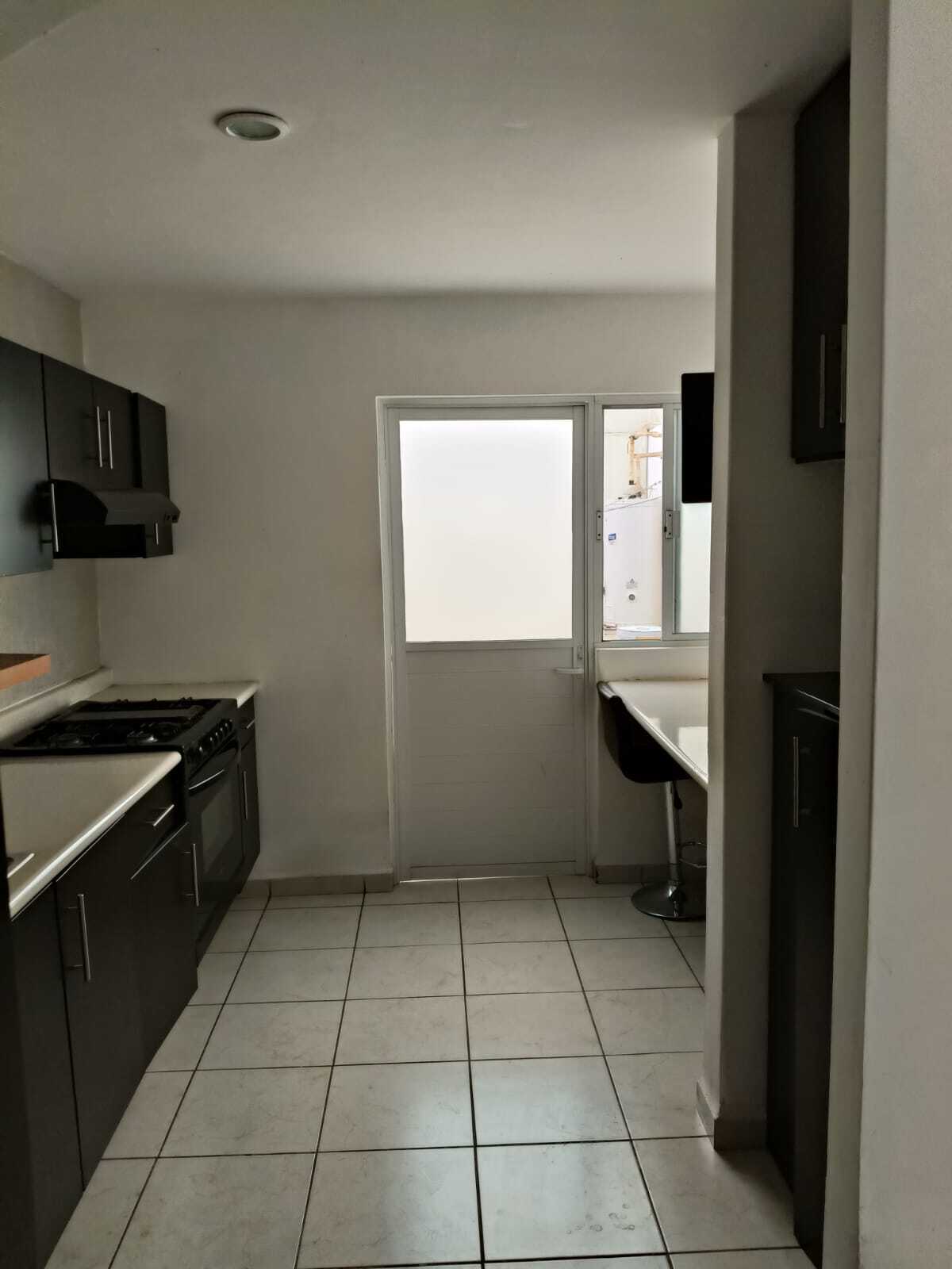 5 of 21: ACCESO AREA DE SERVICIO