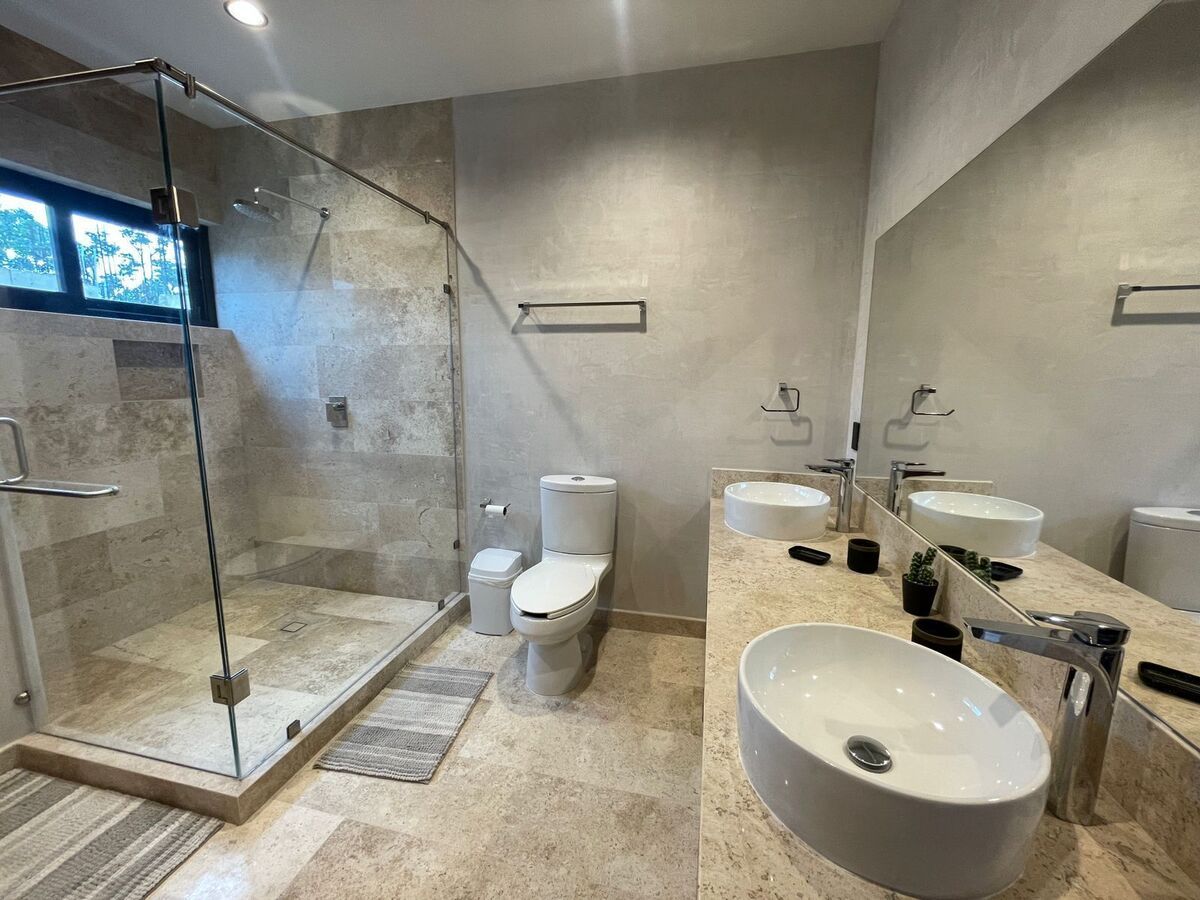 20 de 38: Baño con vestidor