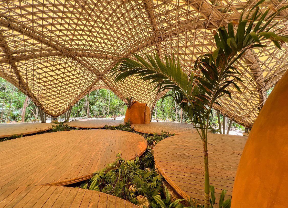 27 de 38: Parque sensorial