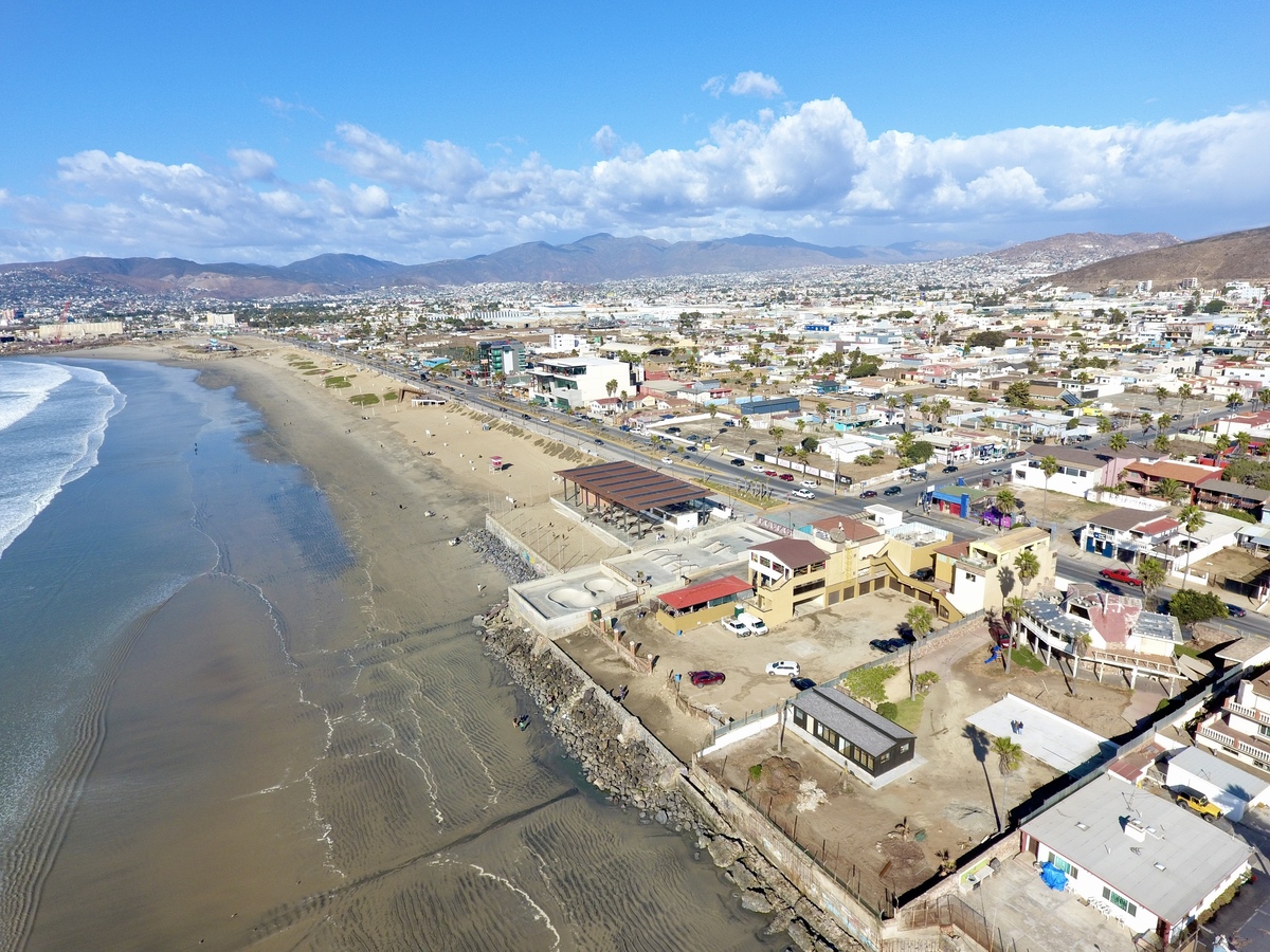 3 de 12: Entorno Aéreo desde la playa