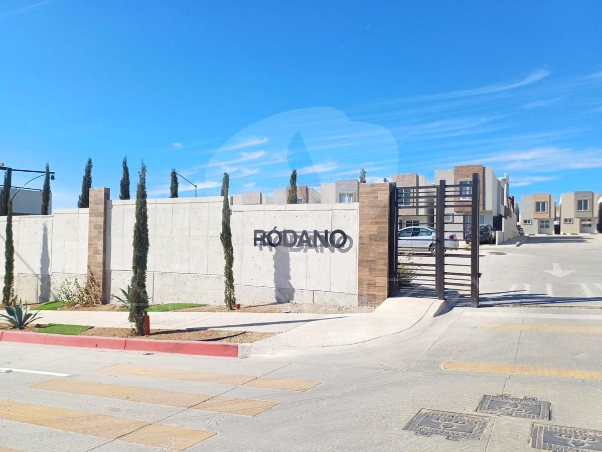 2 de 23: Entrada a Privada Ródano.