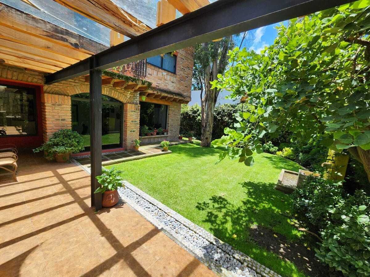 COZY HOUSE IN LOMAS DE VISTA HERMOSA, photo 1 of 24