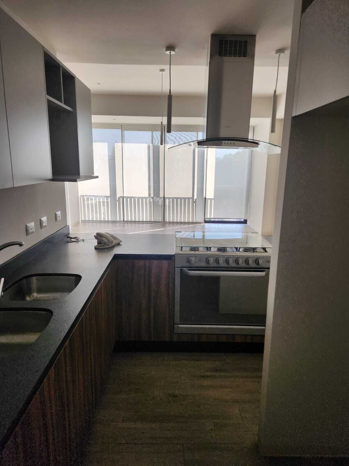 2 de 7: COCINA CON BARRA