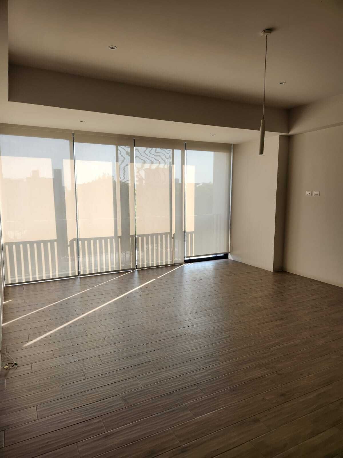 1 of 9: SALA CON VISTA