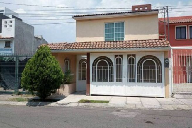 Casa en Plazas del Sol (uso mixto)