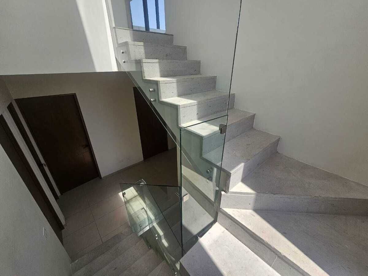 12 de 21: Escalera