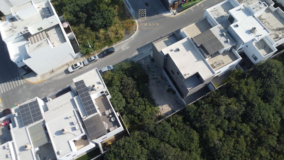 Terreno vista aerea con drone