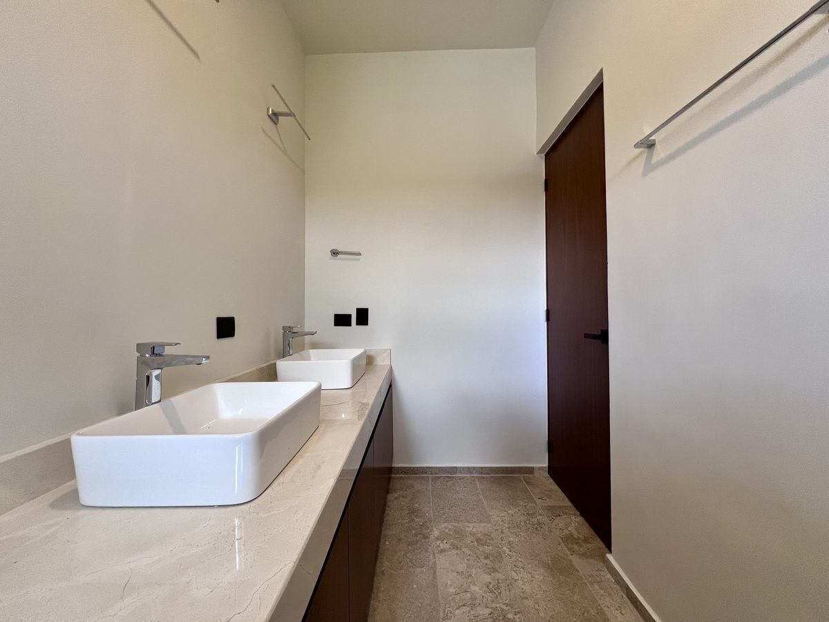 20 de 32: BAÑO RECÁMARA PRINCIPAL