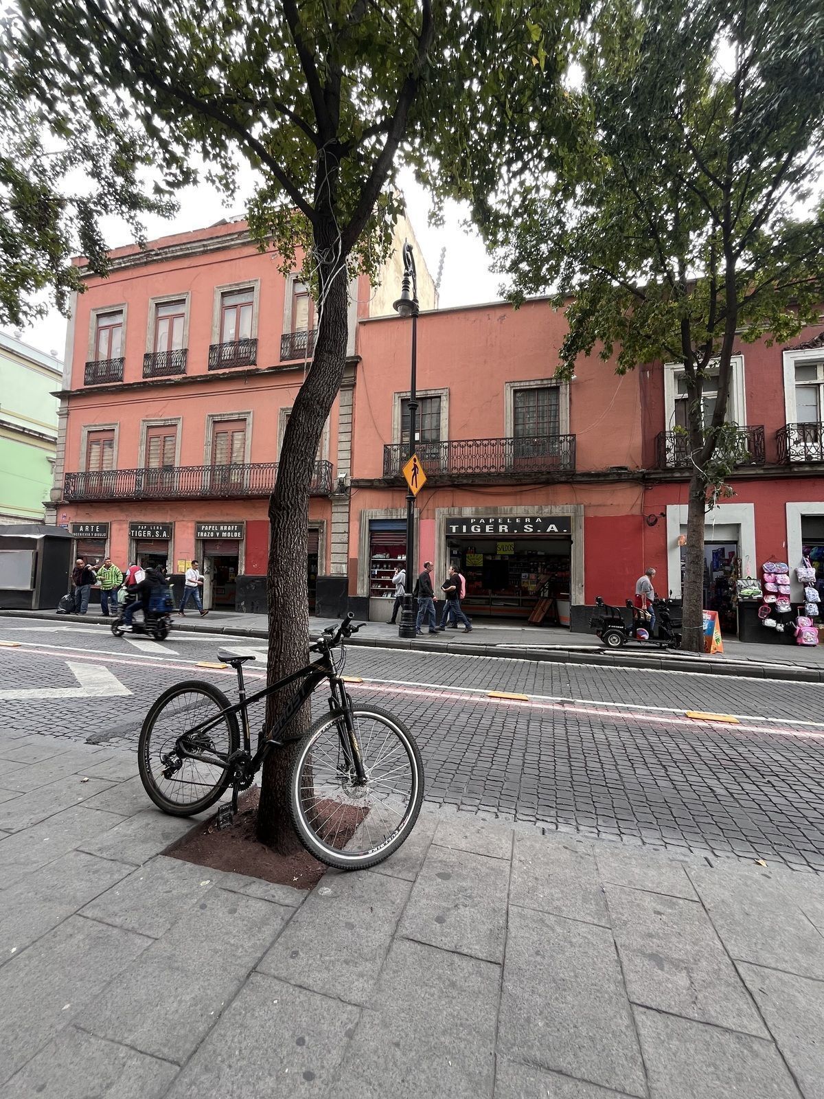 ALUGUEL DE ESPAÇO COMERCIAL NO PRIMEIRO QUADRO DO CENTRO HISTÓRICO. SMO, foto 1 de 2