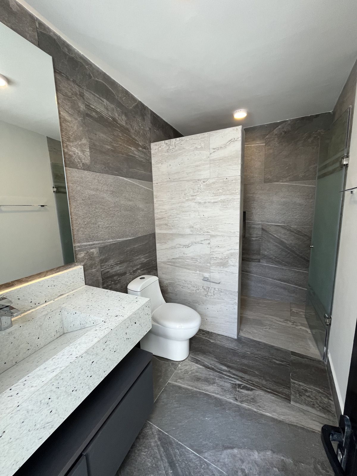 36 de 40: Baño completo en patio