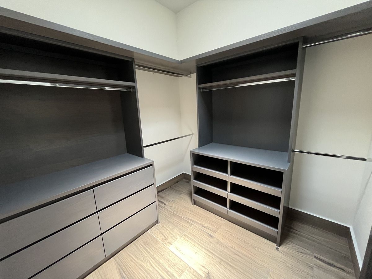 24 de 40: Closet recámara secundaria 1