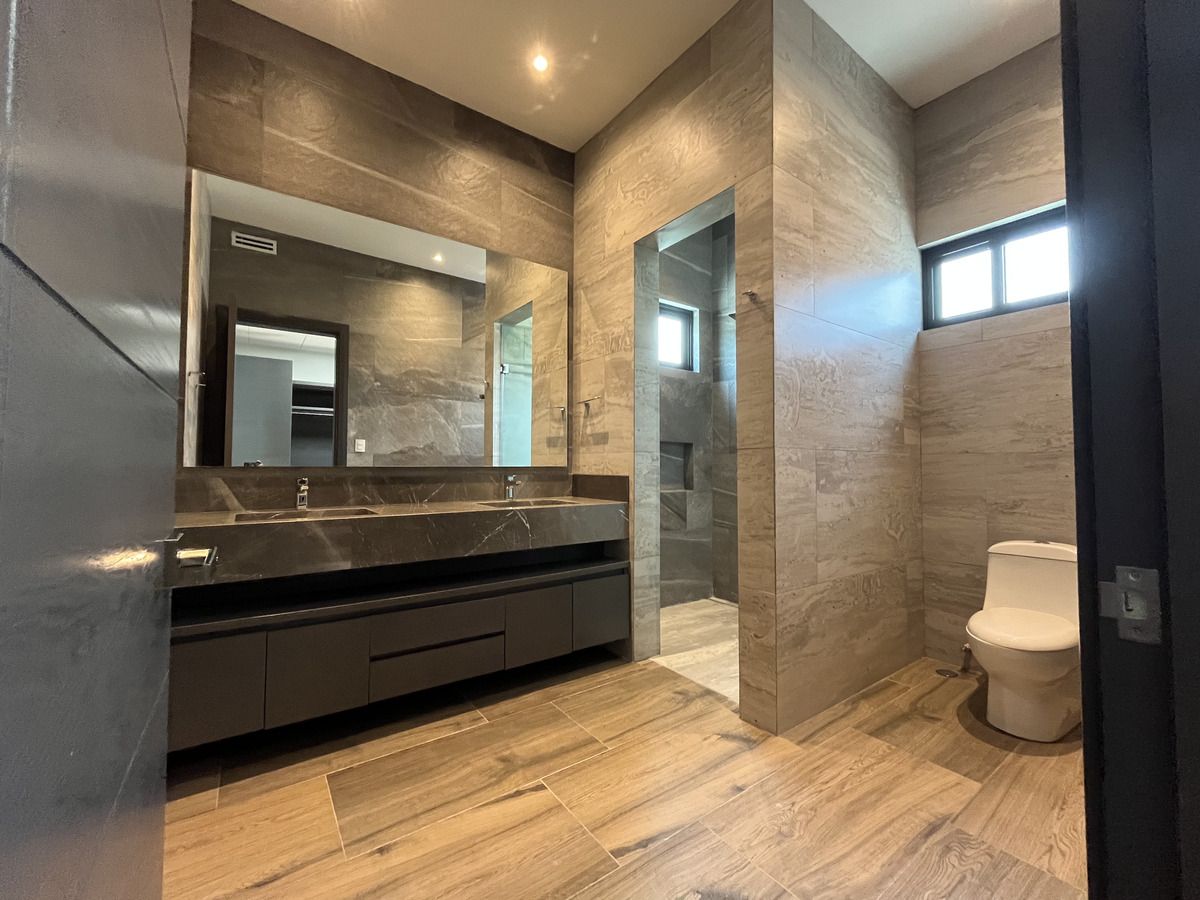 19 de 40: Baño recámara principal