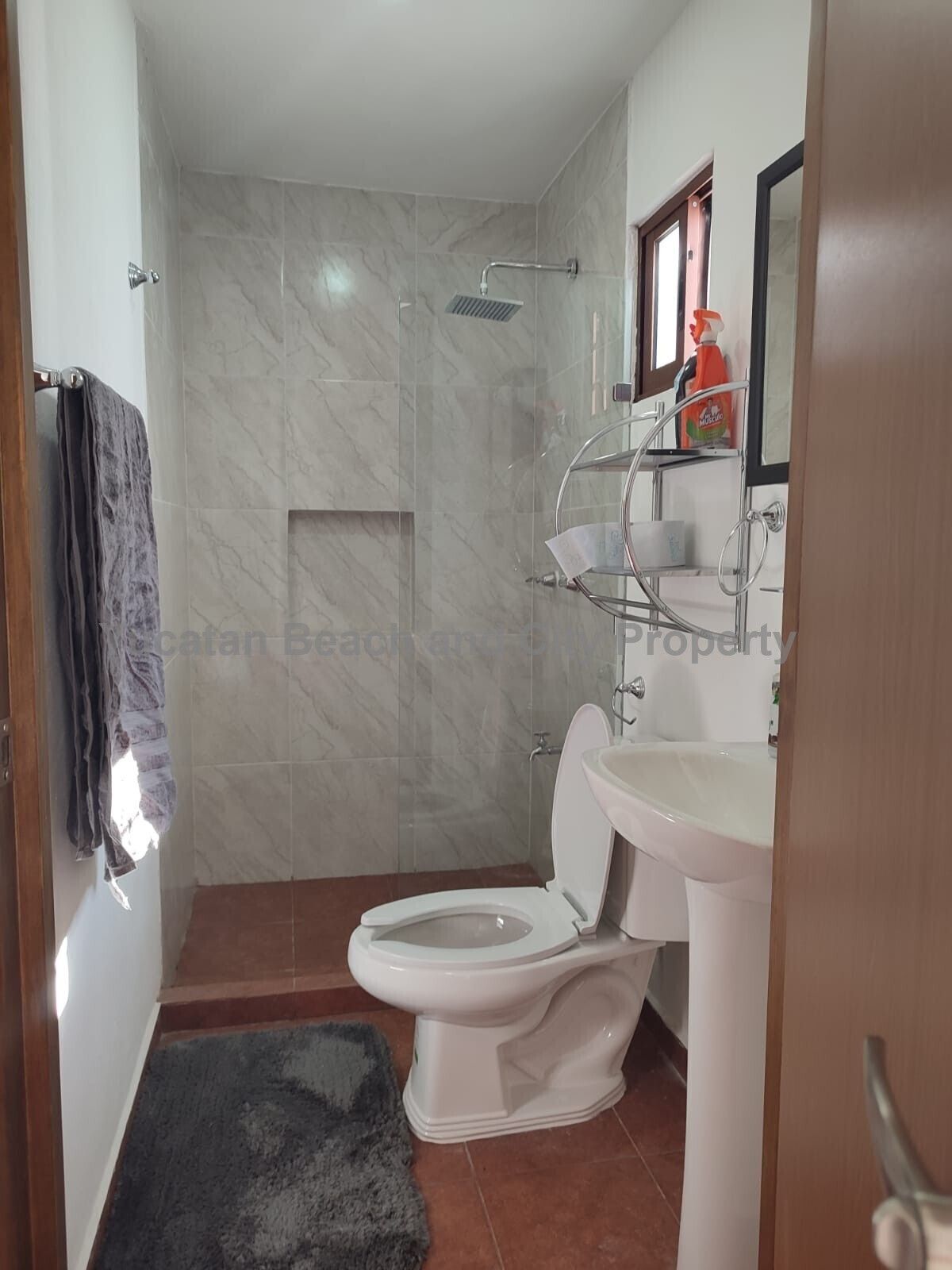 16 of 24: 2nd Bathroom