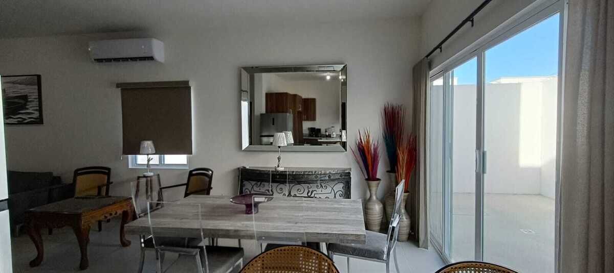 6 de 28: Incluye persianas y aire acondicionado