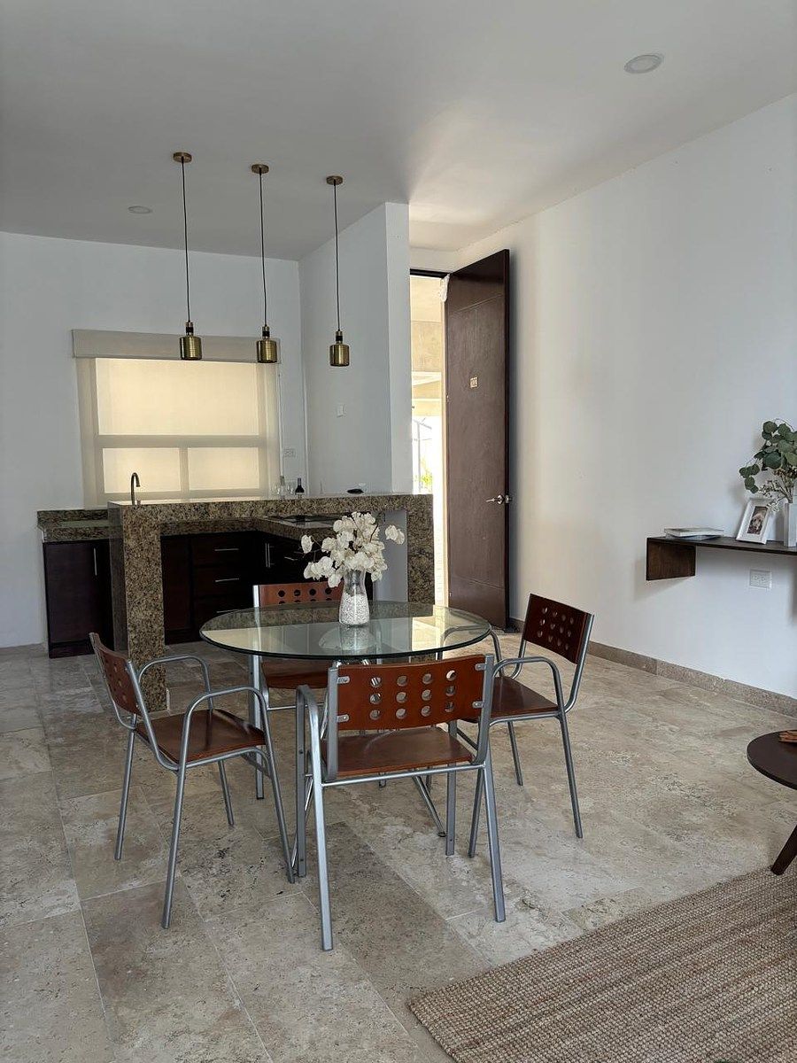 1 de 13: Comedor y Cocina