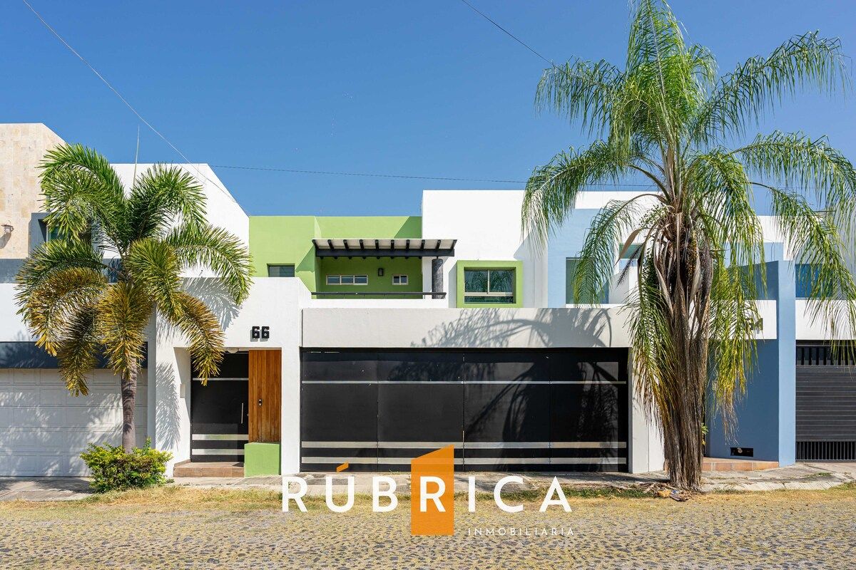 Casa en Venta en Residencial Santa Bárbara, Colima.